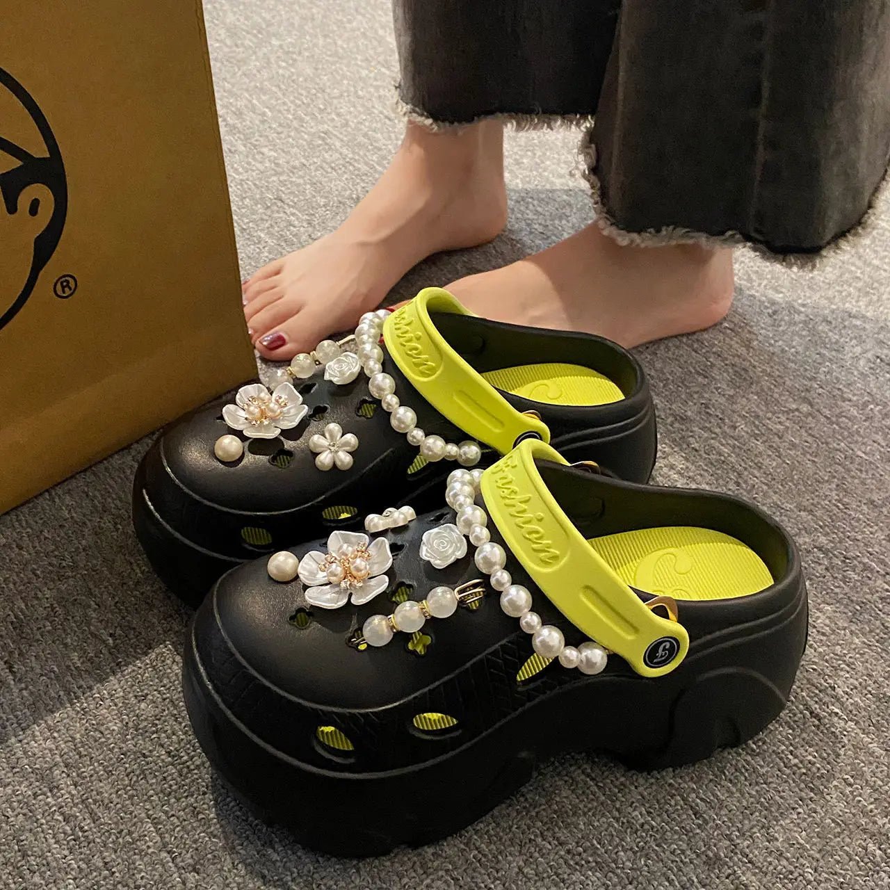 Coquette pearl flower clogs - Dikova